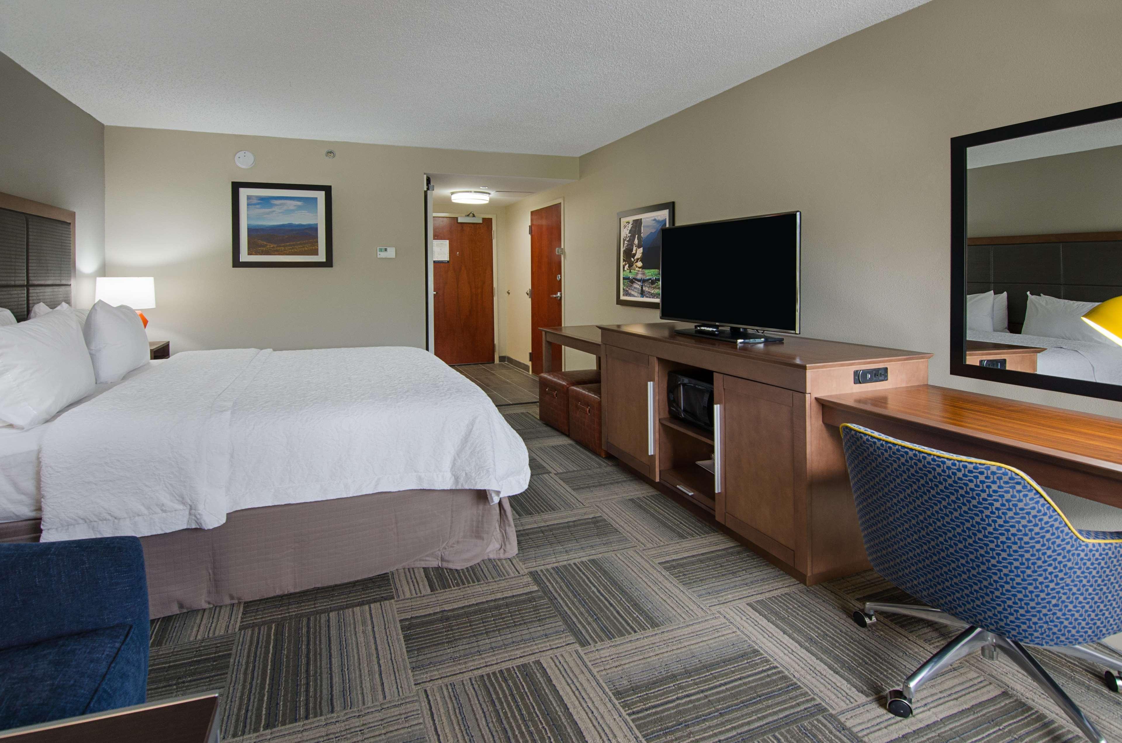 Hampton Inn Covington Va Экстерьер фото
