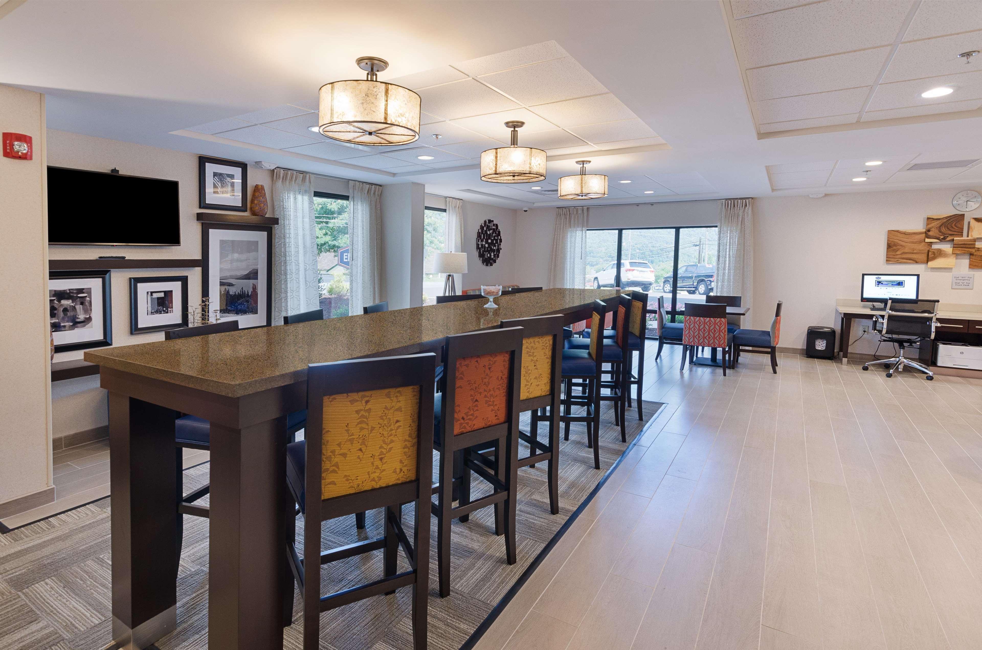 Hampton Inn Covington Va Экстерьер фото