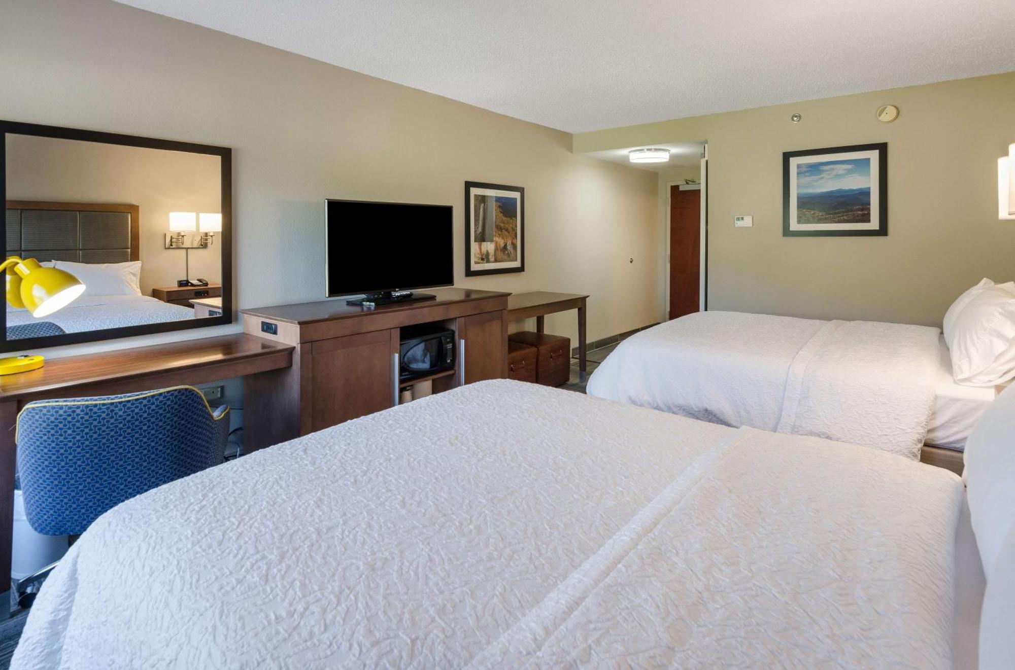 Hampton Inn Covington Va Экстерьер фото