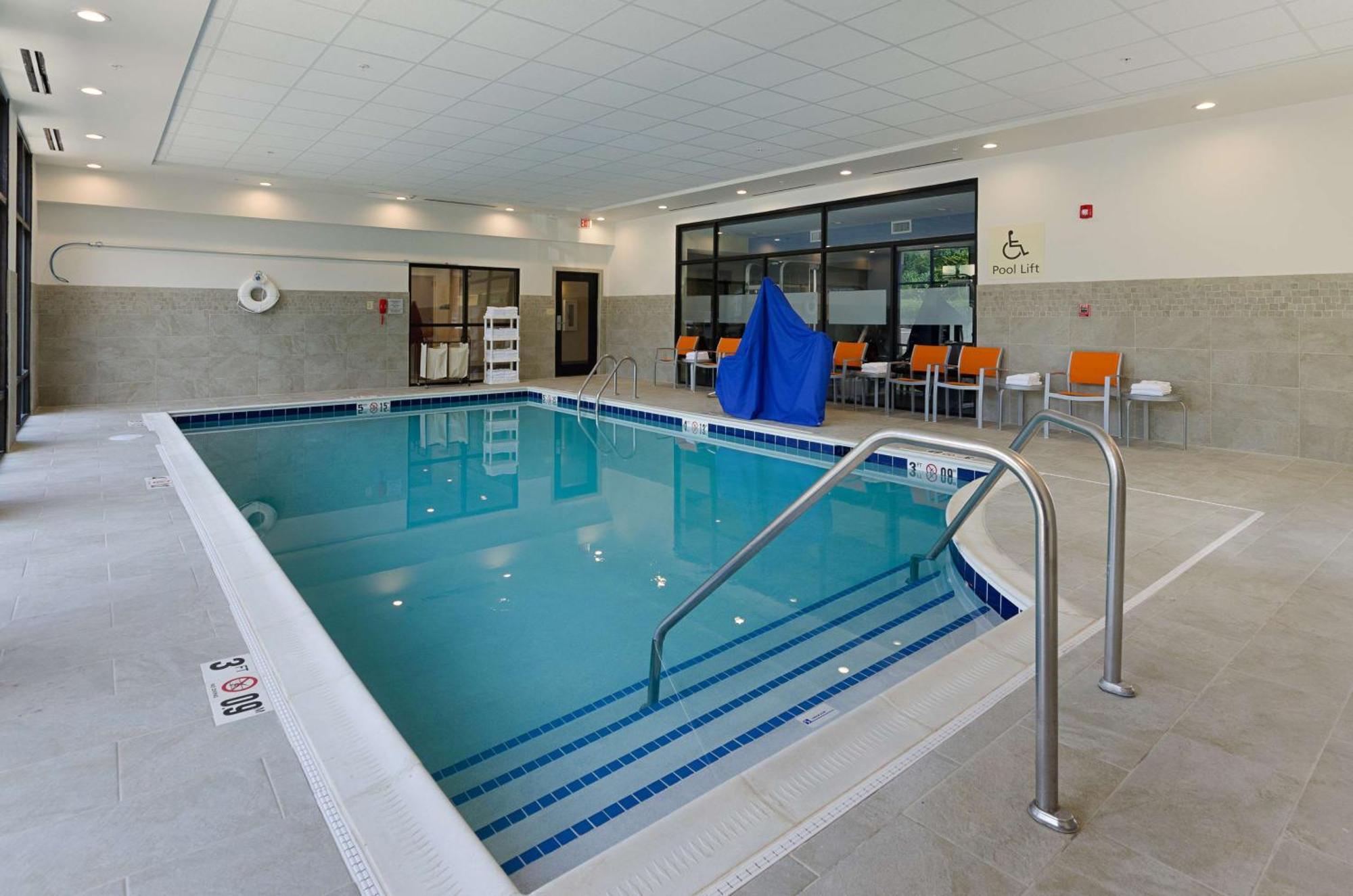Hampton Inn Covington Va Экстерьер фото