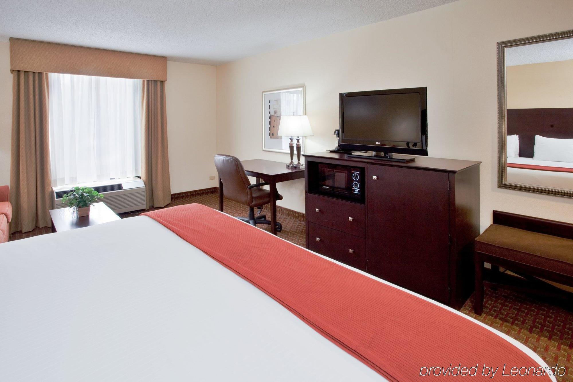 Hampton Inn Covington Va Номер фото
