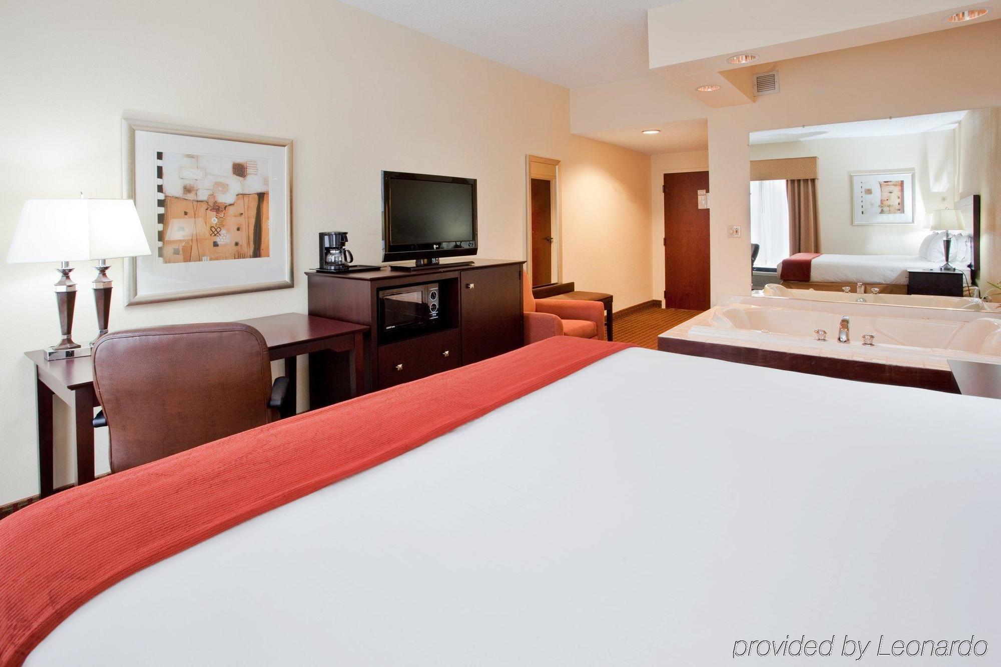 Hampton Inn Covington Va Номер фото